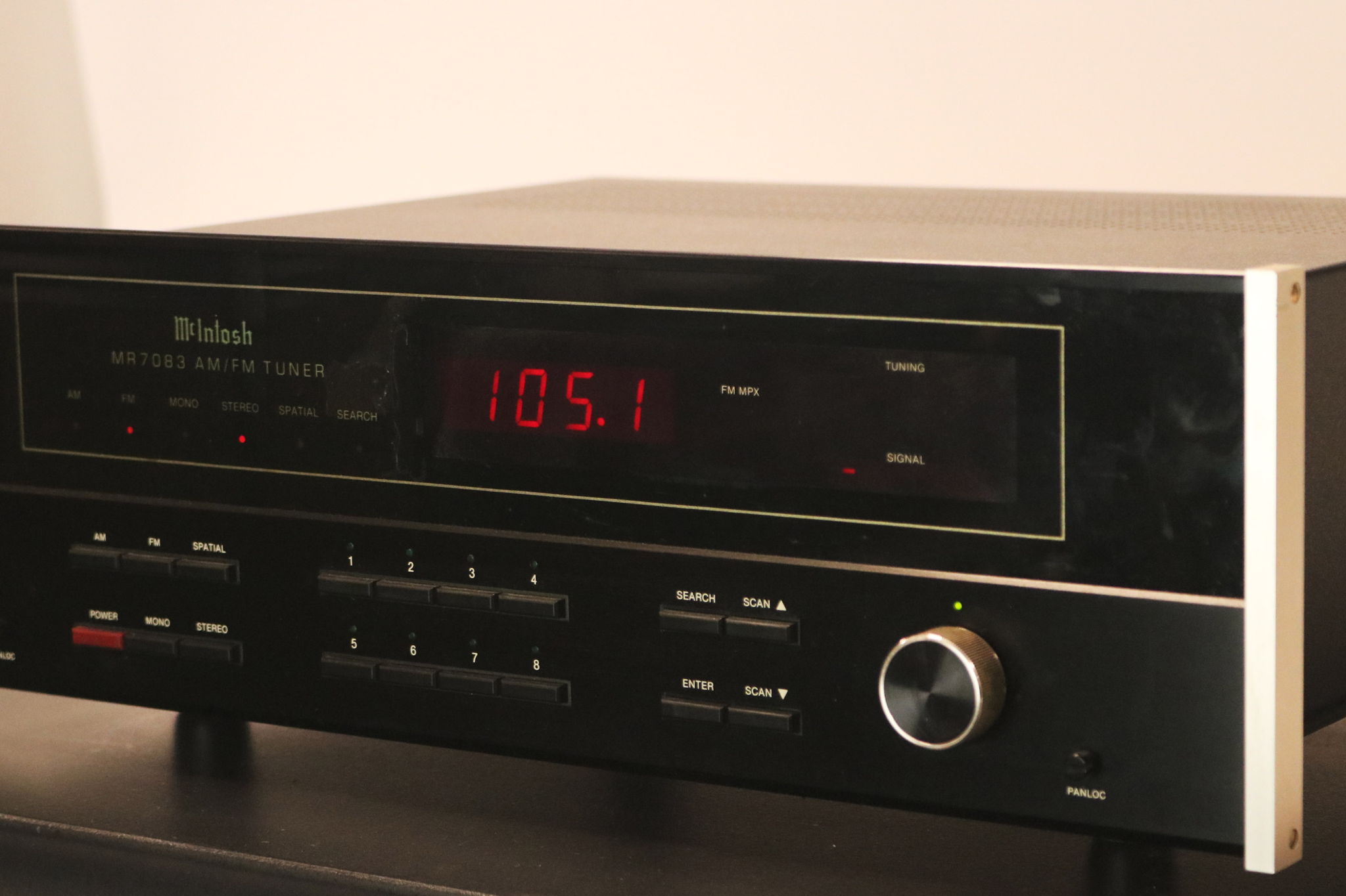 McIntosh MR7083 Solid-State AM/FM stereo tuner
