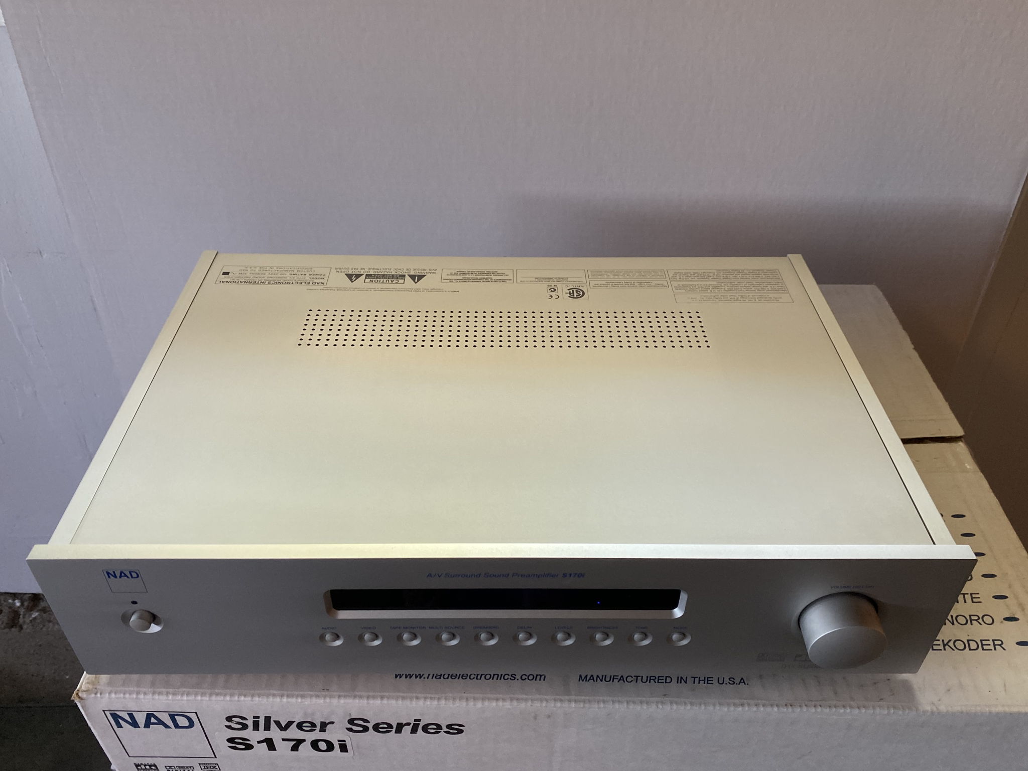 NAD Silver Series S170 Preamp and S250 Power Amplifier 2