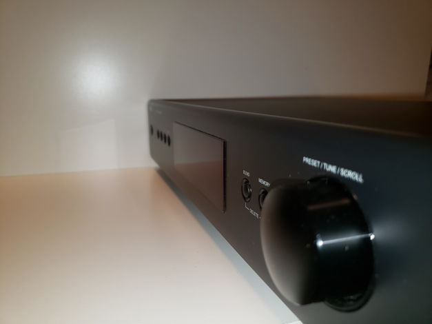 NAD C 427 AM/FM Stereo Tuner Excellent Condition
