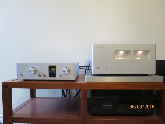Luxman M900U amp and C900U preamp matching set