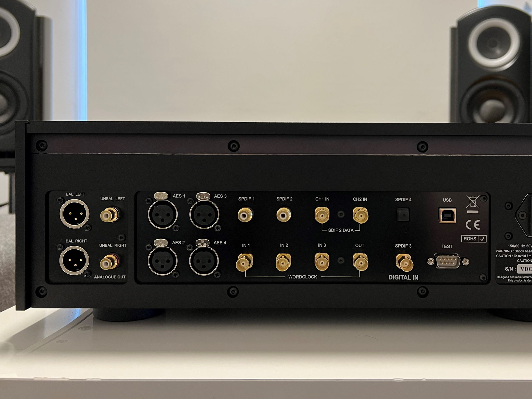 DCS Vivaldi DAC v2.0 - as new, one owner, black 6