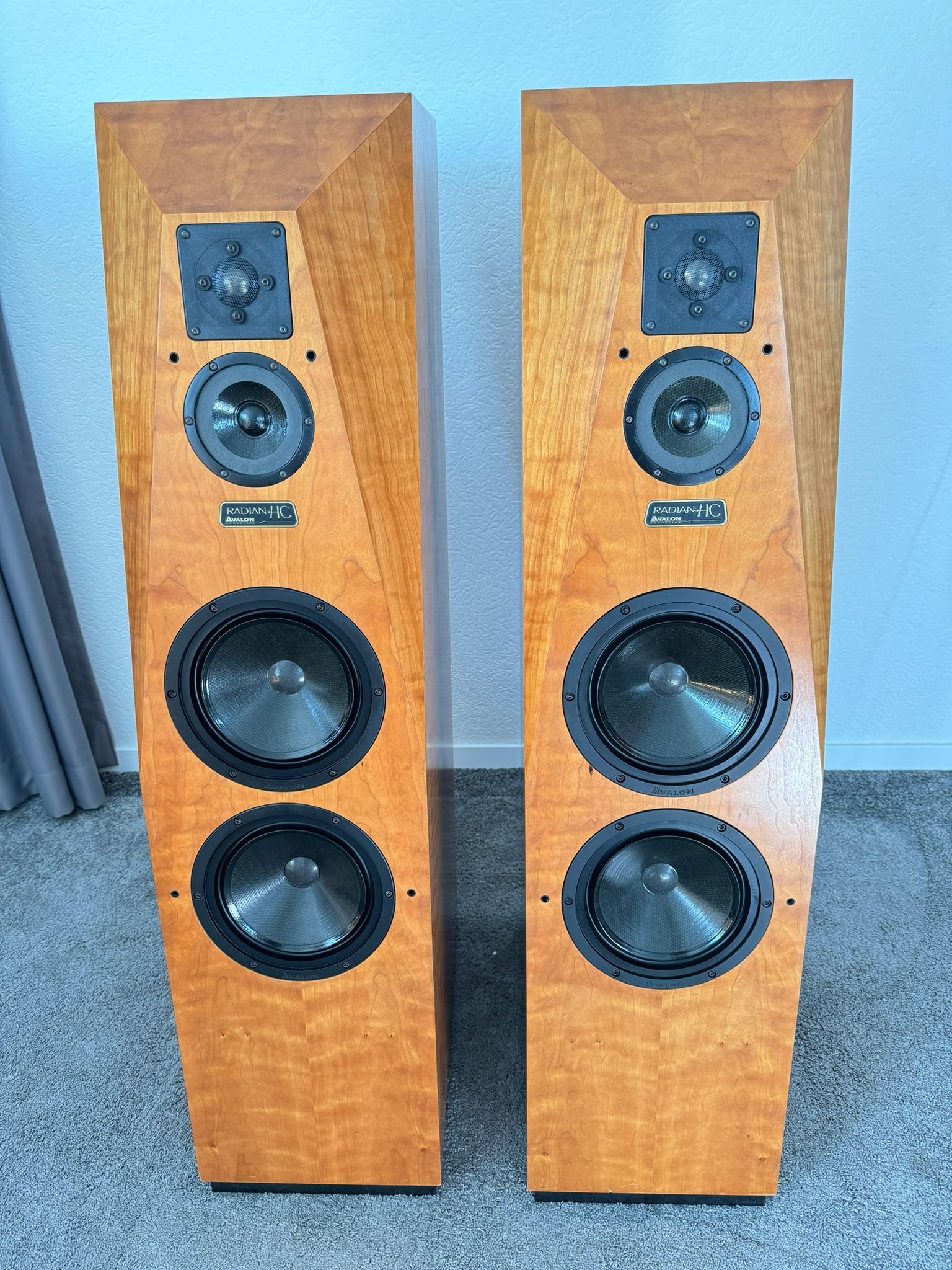 Avalon Acoustics Radian HC in cherry