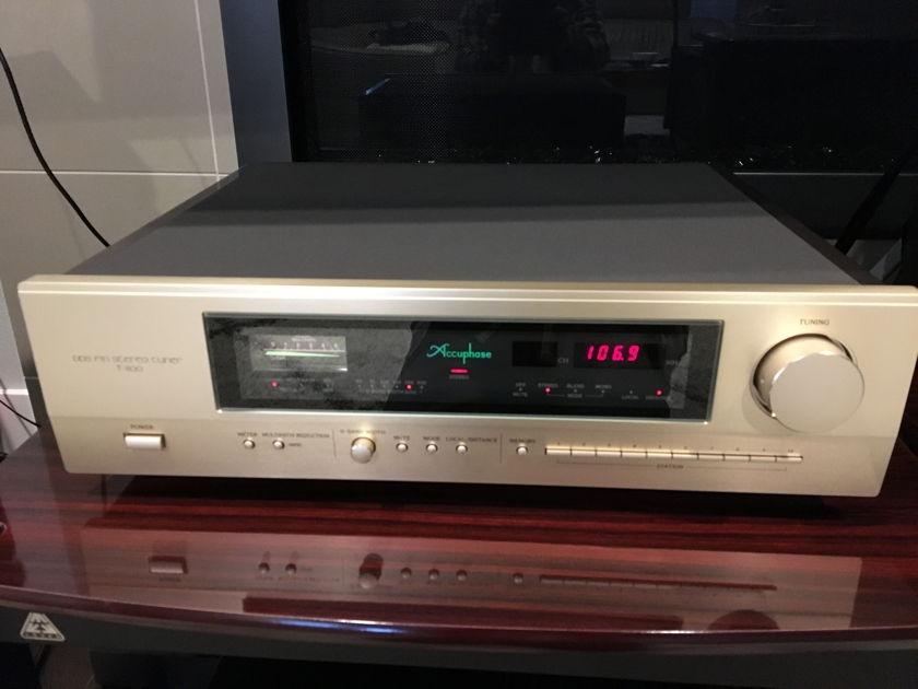 Accuphase Tuner T-1100 with Remote and Factory Box