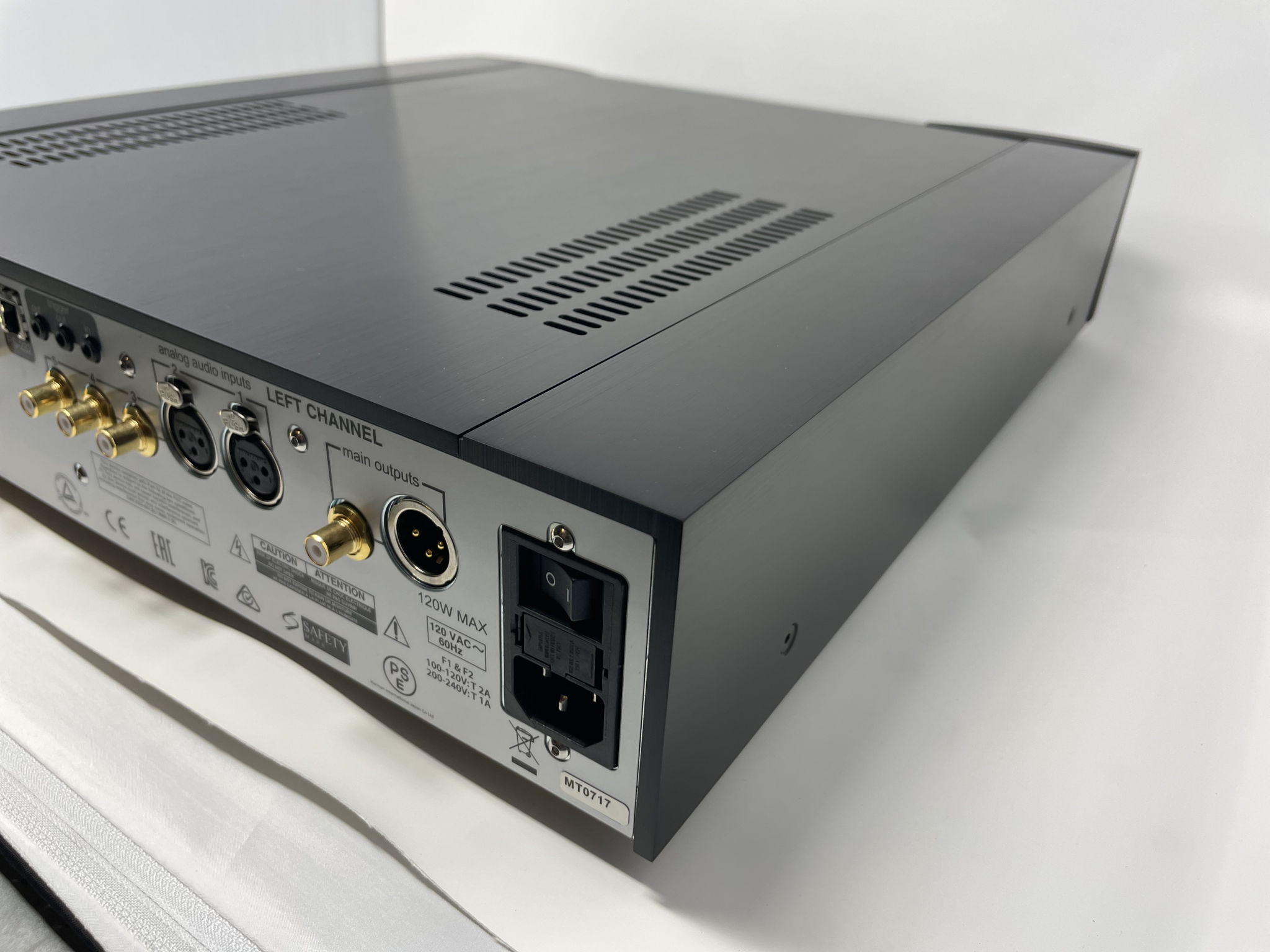 Mark Levinson No. 523 Stereo Preamp  **Trade-in** 9