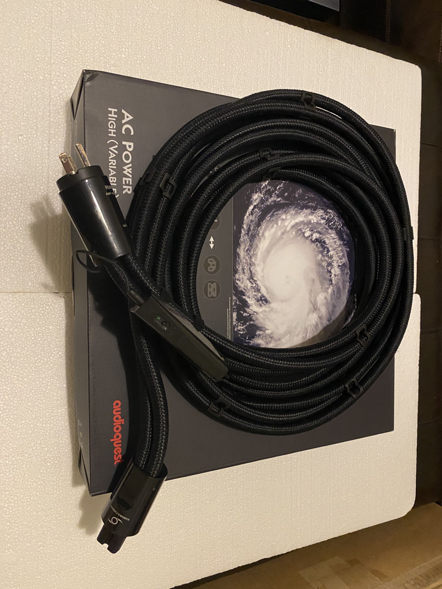 AudioQuest Hurricane High Current 3M 15 Amp Power Cable...