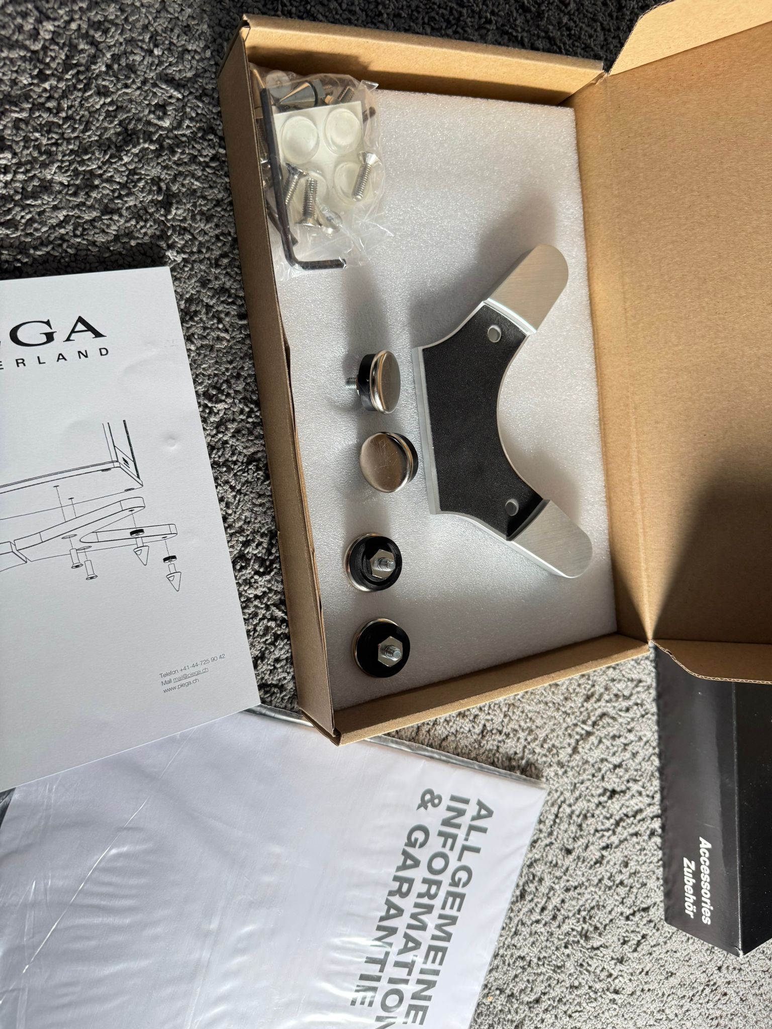 Piega Premium 501 speakers in silver from 2022 9