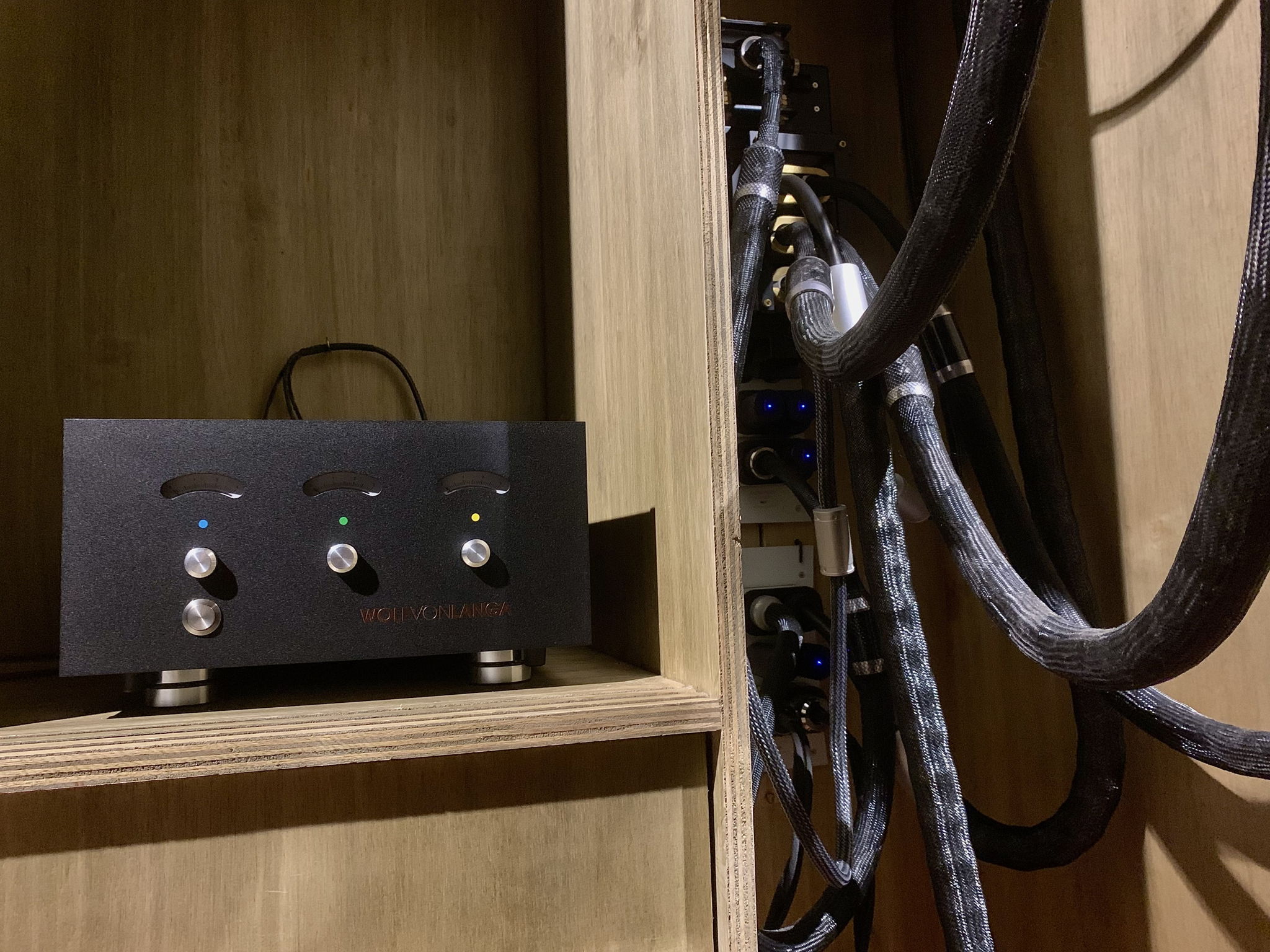 The field coil power supply, sitting atop three basic douk audio spring loaded isolation feet - a single spring to each foot for the greatest degree of float for the given weight of the power supply.