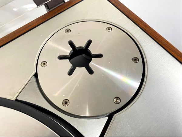 Luxman PD-300 Vacuum Turntable 4