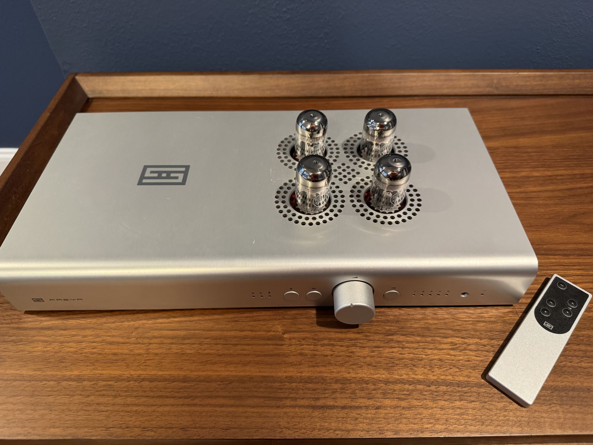Schiit Freya+ F silver with premium matched 6SN7 tubes