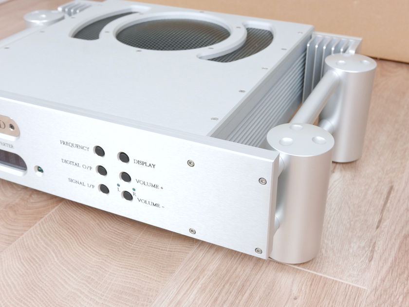 Chord Electronics DSC 1600e highend audio DAC D/A-Converter and Preamplifier
