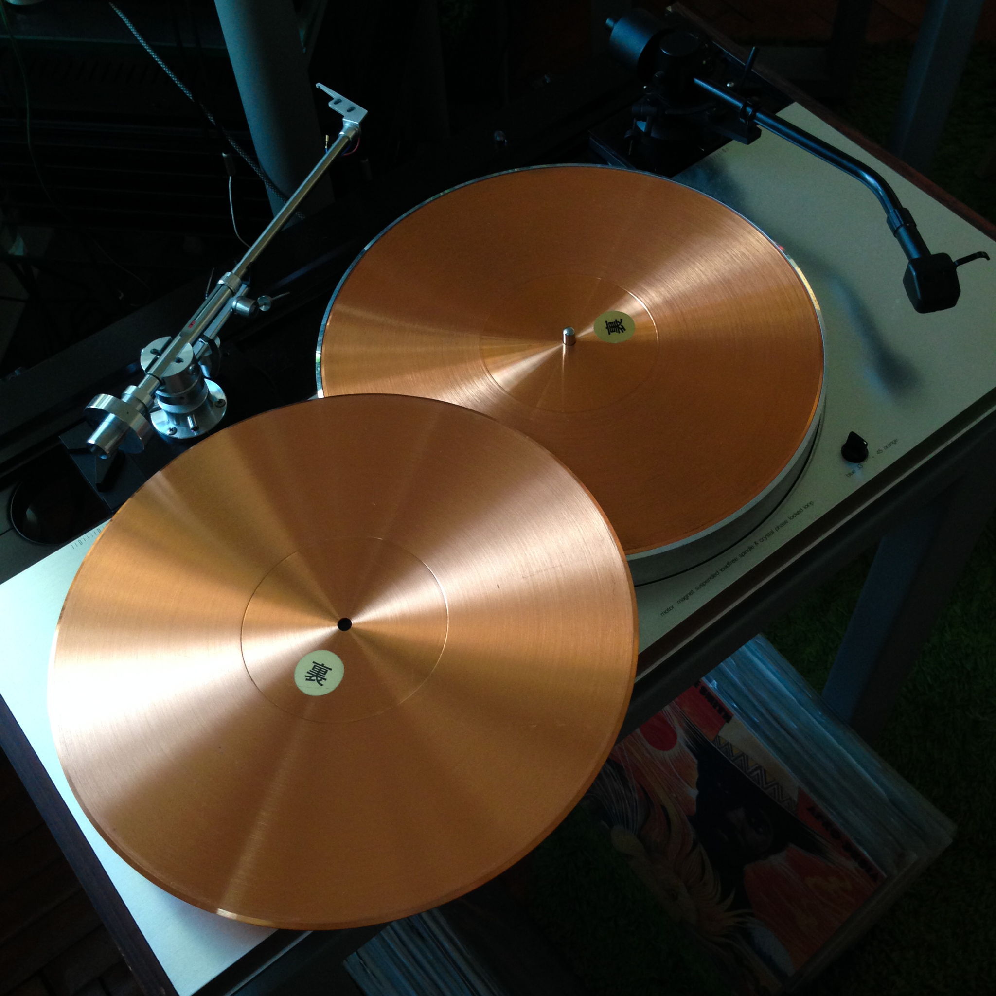 Micro Seiki CU-180 Copper mats in Mint condition on my Luxman. What a beautiful mat! 