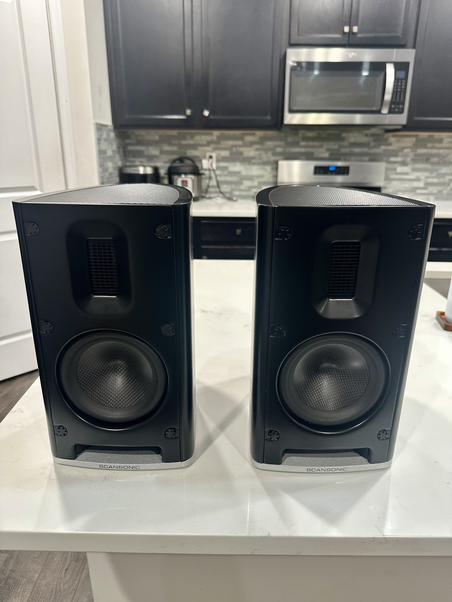 Scansonic  MB-1 bookshelf speakers with raidho stands