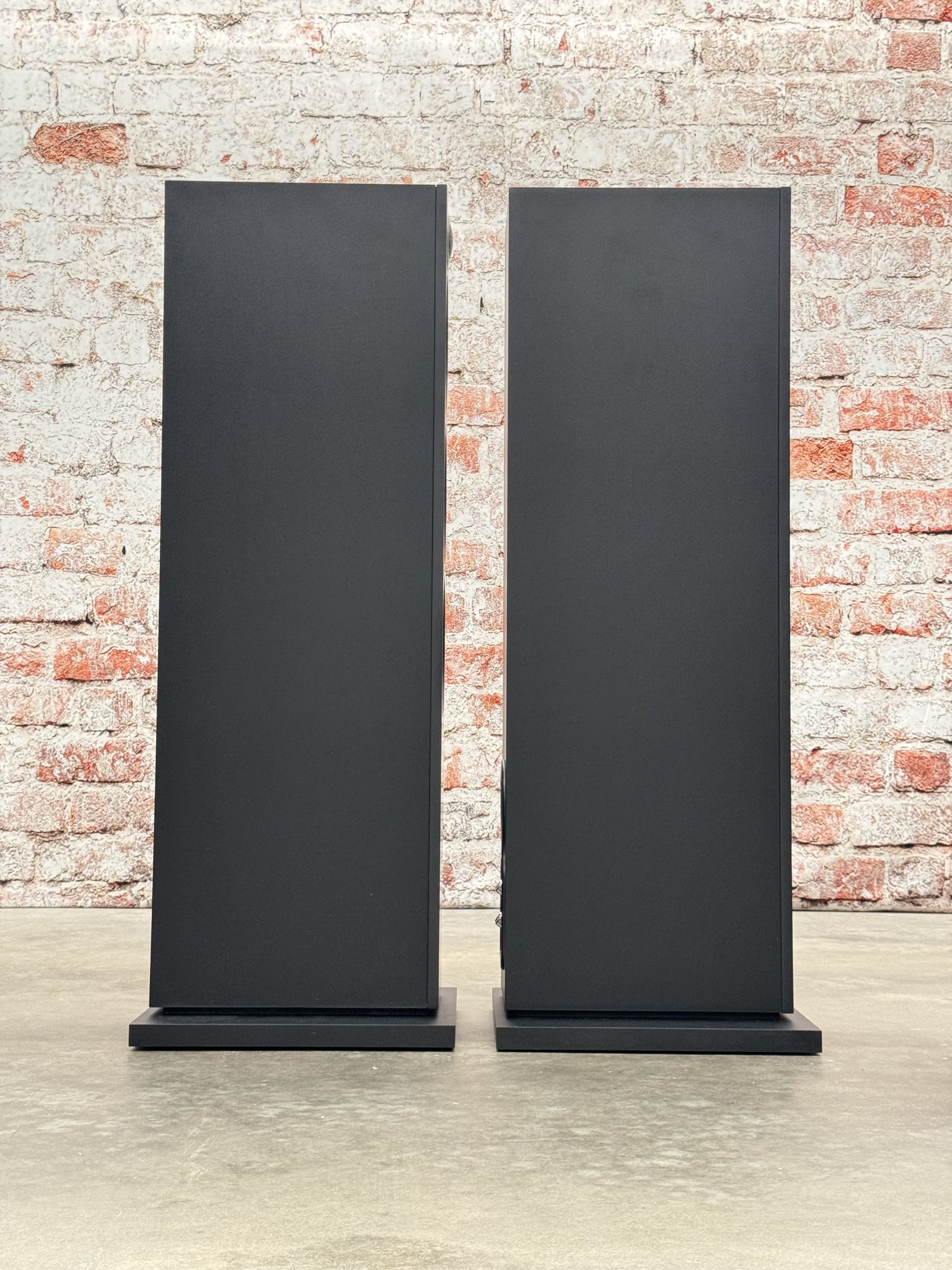 B&W (Bowers & Wilkins) 603 S2 in Black 7