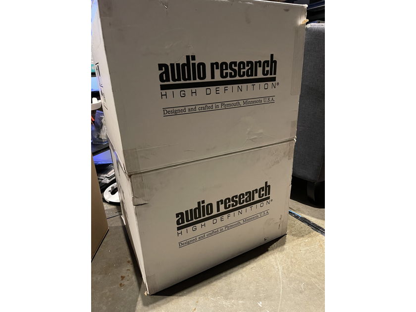 Audio Research Reference 250 SE - Tube Amplifier Pair in Silver