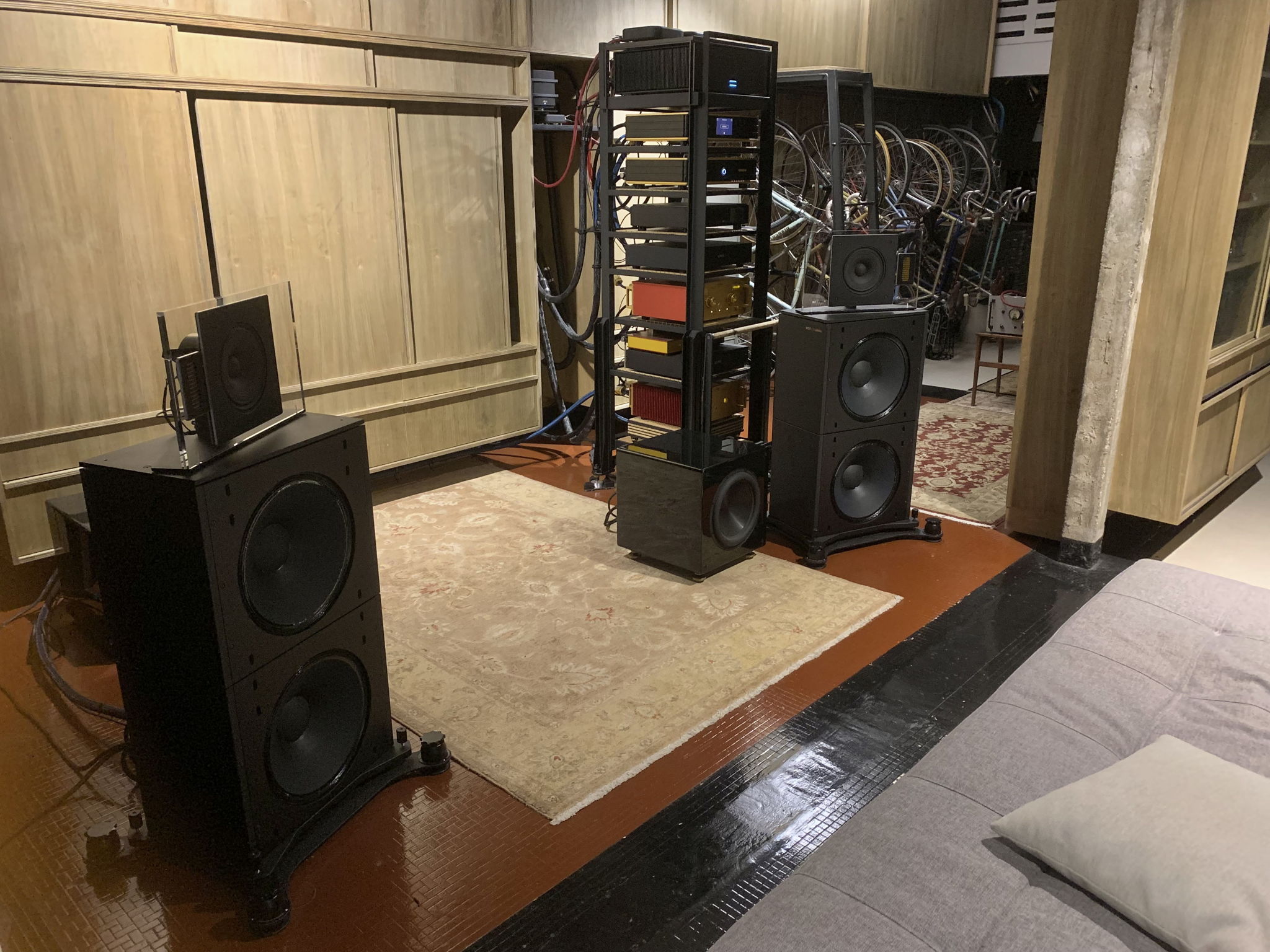 Nearfield listening with field-coil driver dipole speakers simulates realism as rarely experienced. 