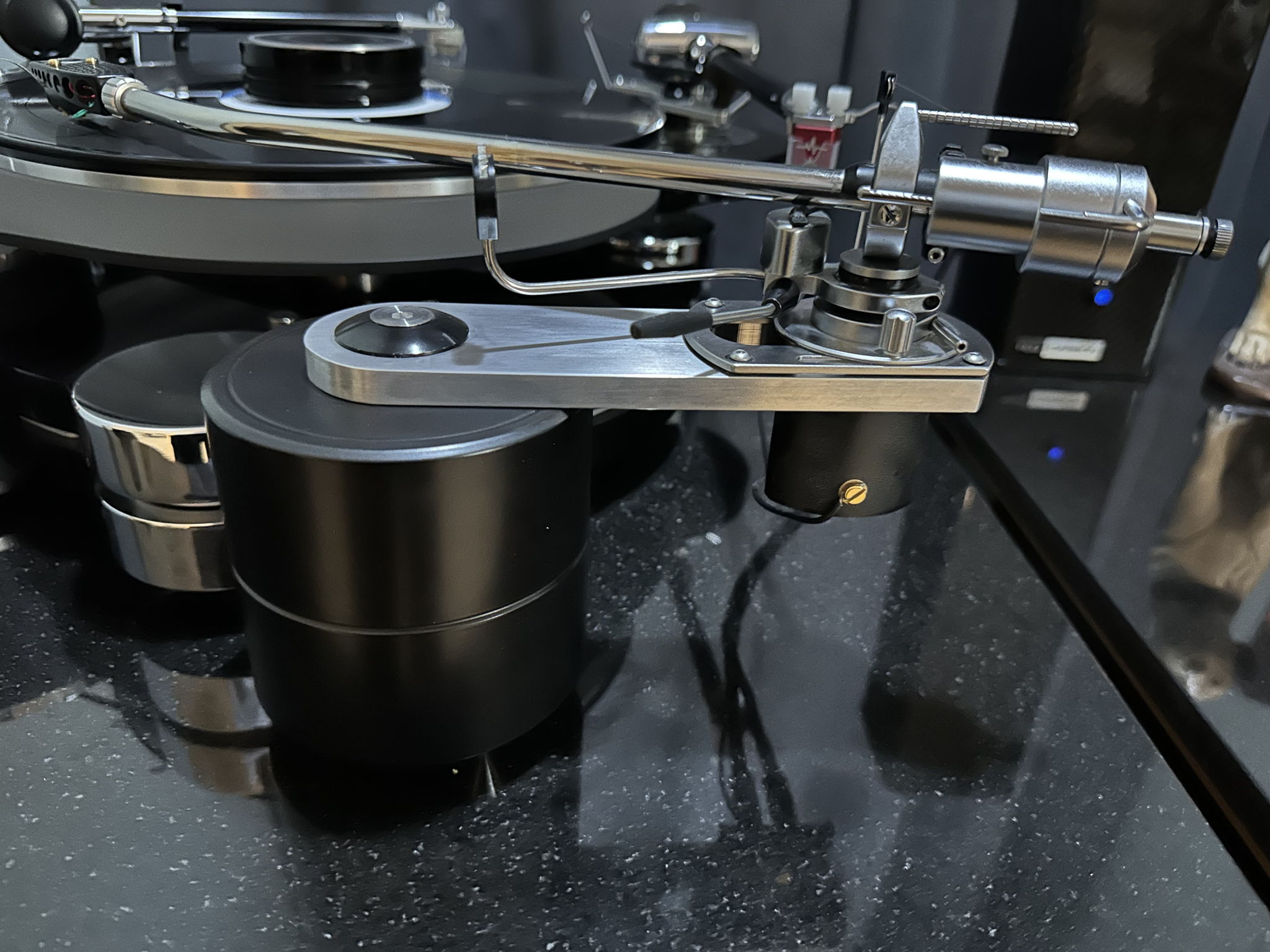Tonearm stand