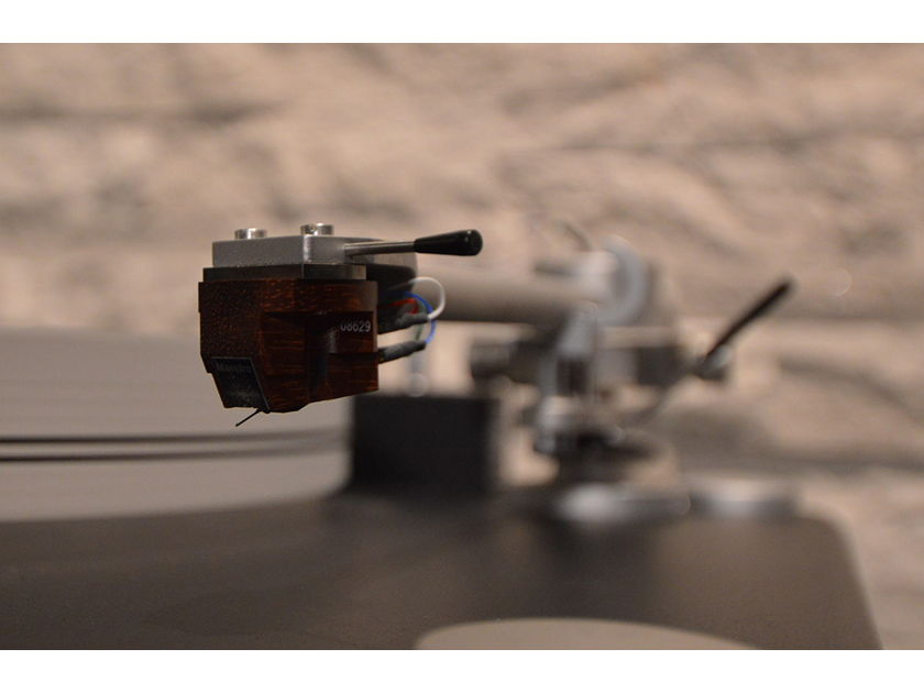 VPI Industries Scout II Turntable w/ Clearaudio Maestro Cartridge Installed