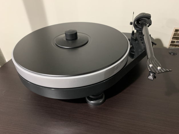 Pro-ject RPM 5.1SE Turntable With Grado Gold Cartridge....