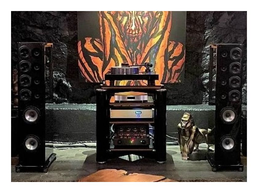 Adona Black Widow 4-shelf Reference Grade Vibration Isolation Audio Rack - Made in the USA!