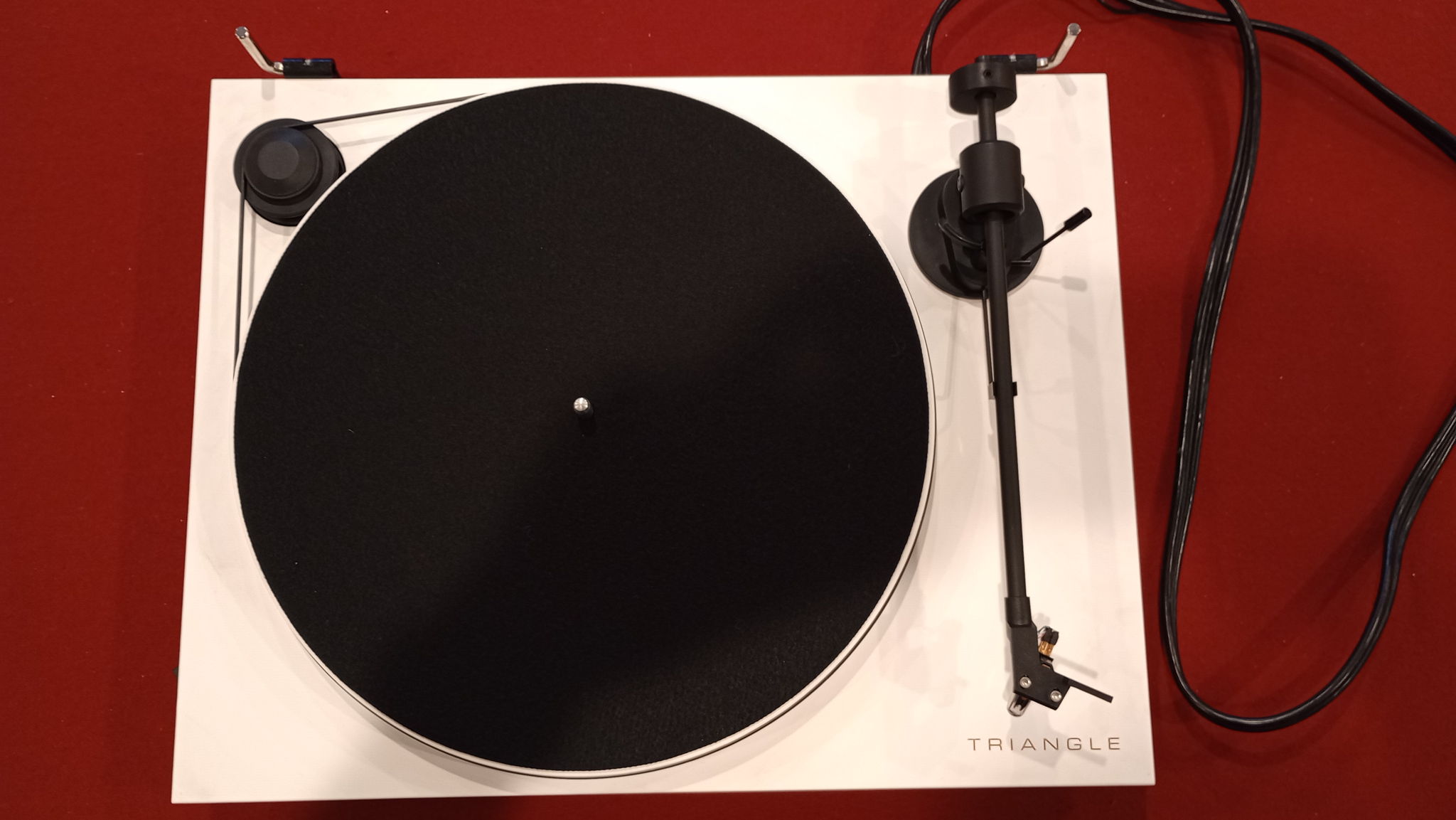 Pro-Ject Triangle Active Series Turntable [White] 5