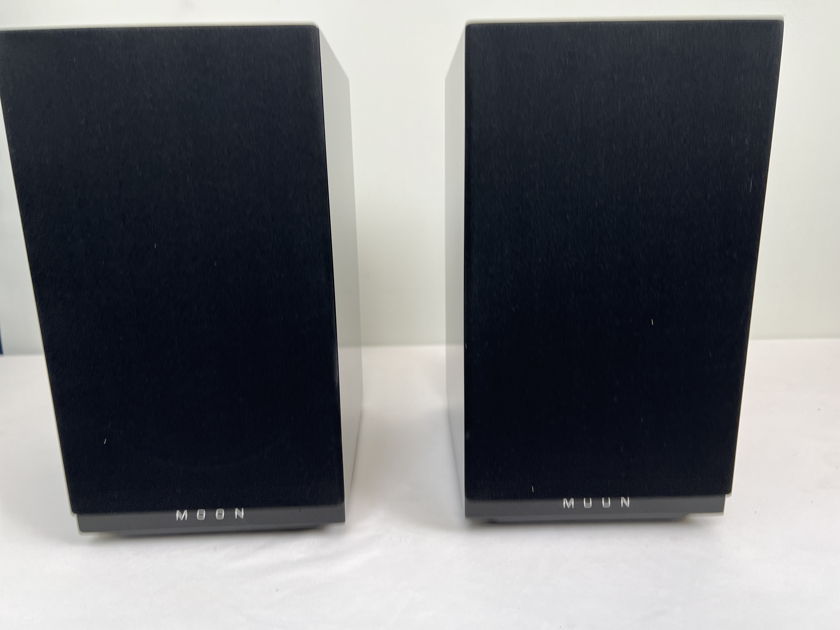 Moon  Voice 22 Bookshelf Speakers - Stands Included!