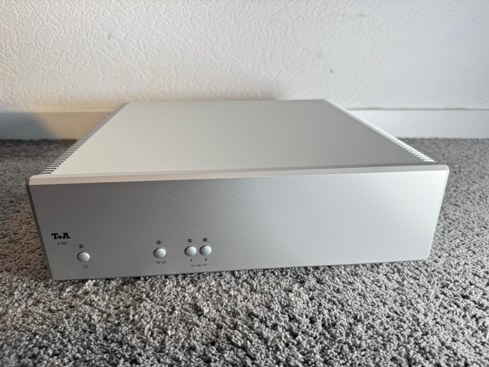 T+A Elektroakustik A200 A 200 power amplifier in silver...