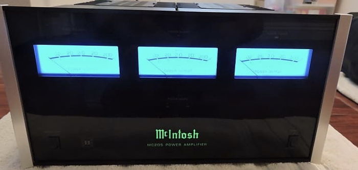 McIntosh MC205 5 channel Amplifier 1 owner trade in-Com...