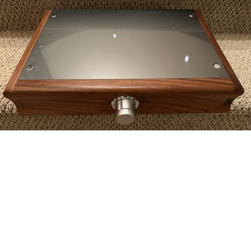 Lyra Connoisseur 4-3L SE line stage