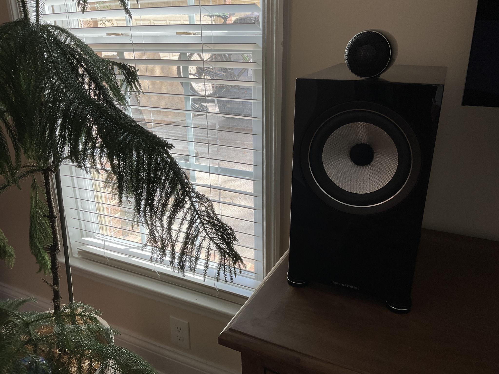 B&W (Bowers & Wilkins) 705 S2