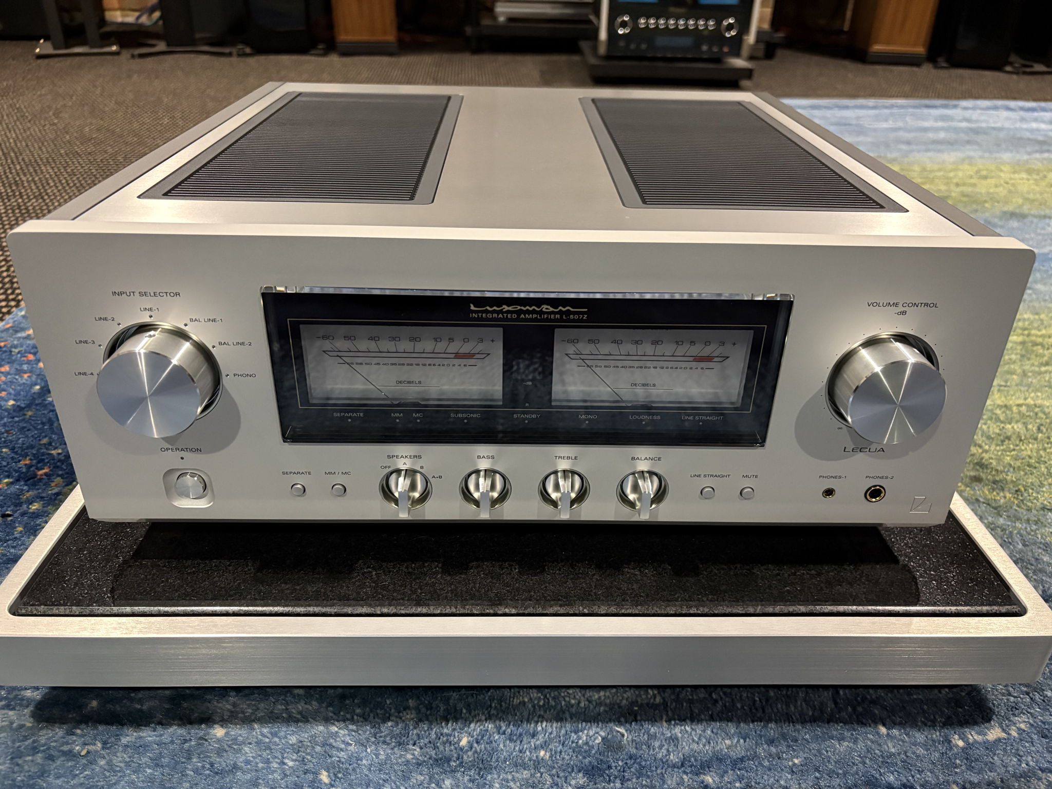 Luxman L-507Z Integrated Amplifier in Silver, with Phon...