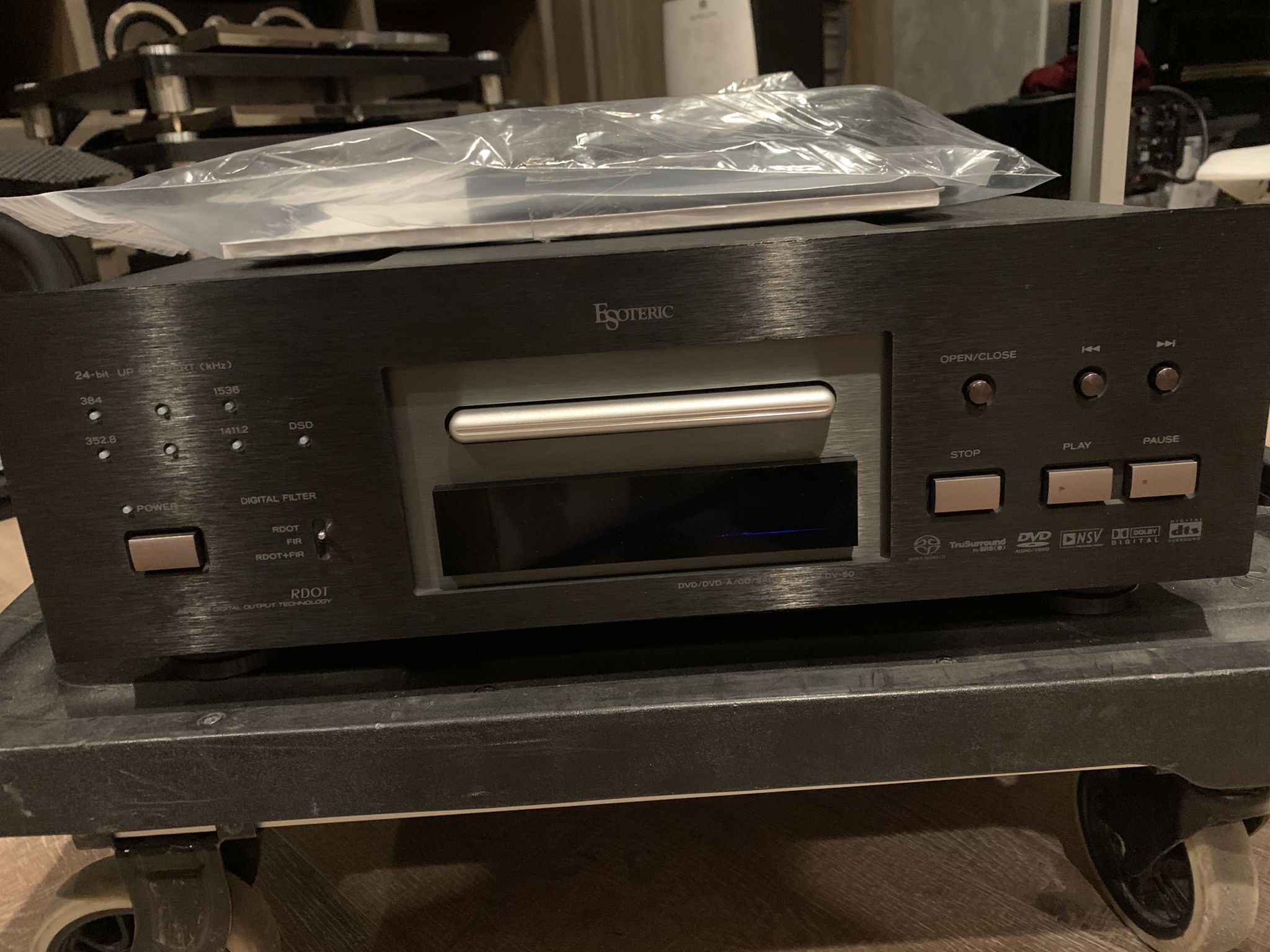 Esoteric CD/SACD/Universal Disk Player DV-50 Excellent ... 7