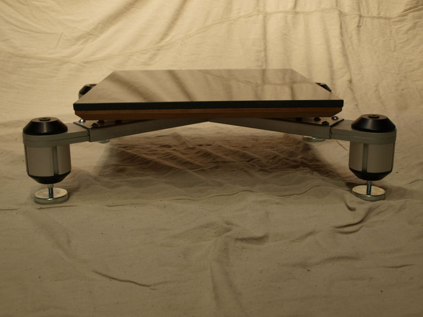 Adona Corporation Altair 1 reference series amp stand Made in USA!