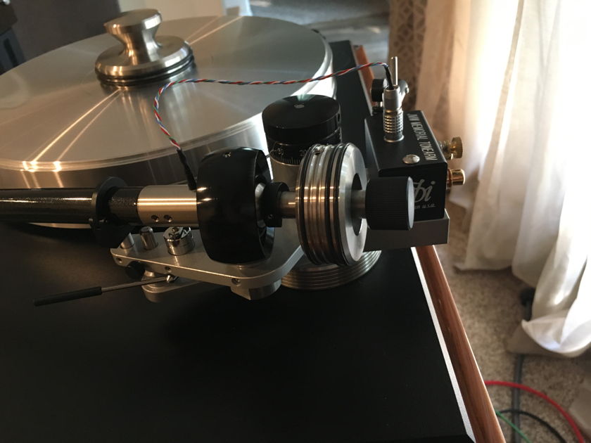 VPI Industries Classic Signature -- Rosewood, With Fatboy Gimbaled arm and Audio Shield dustcover!!!!