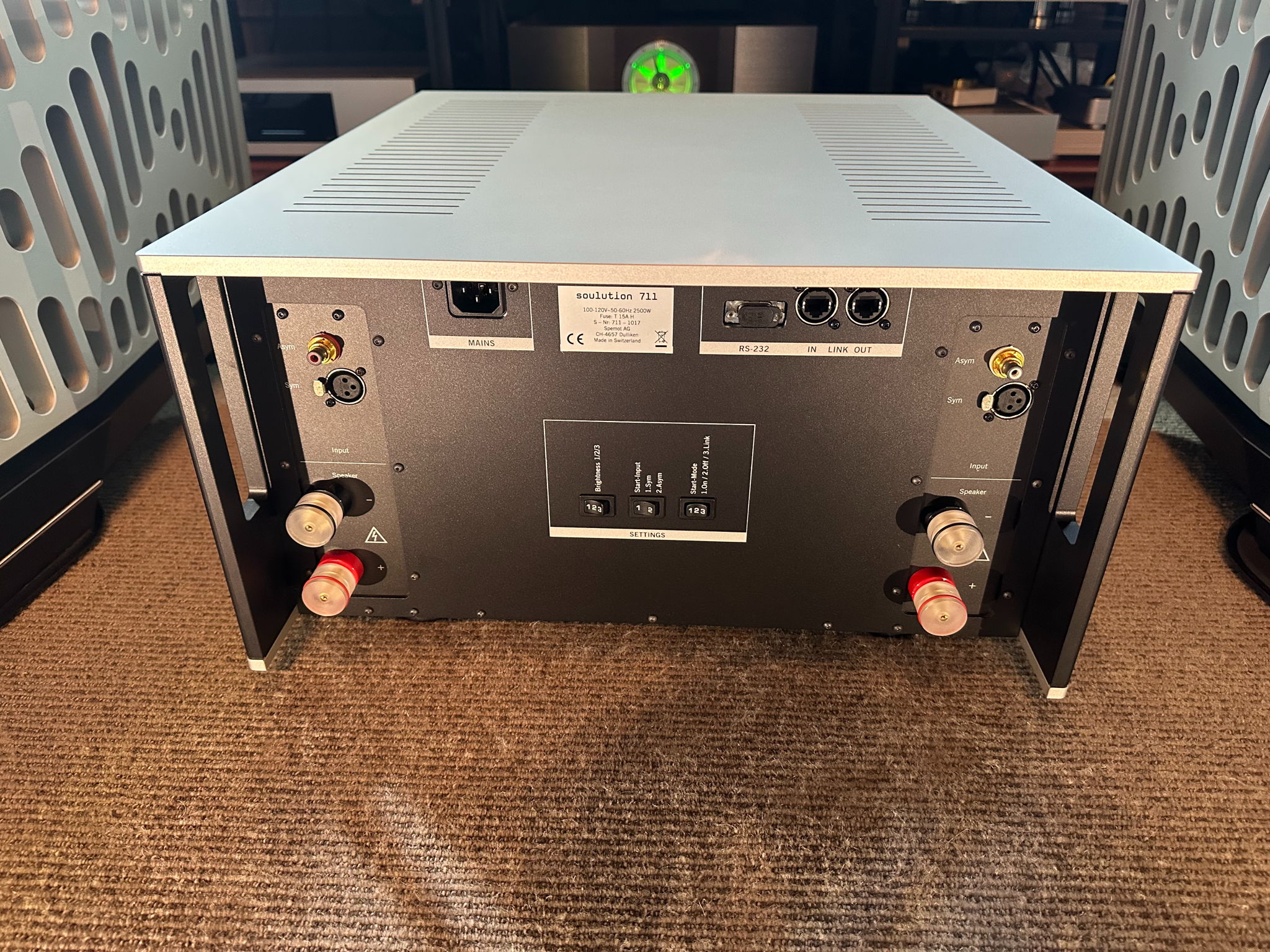 Soulution 711 Stereo Amplifier 8