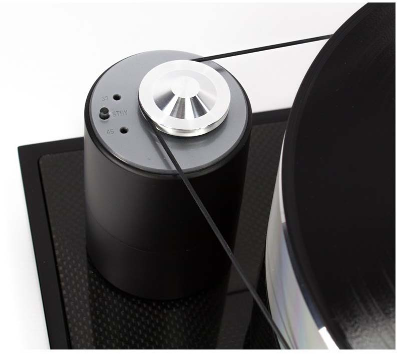 Pro-Ject RPM-10 Carbon with Sumiko Starling MC Cartridge 3