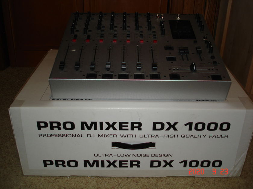 Behringer  DX1000 DJ/Audio mixer