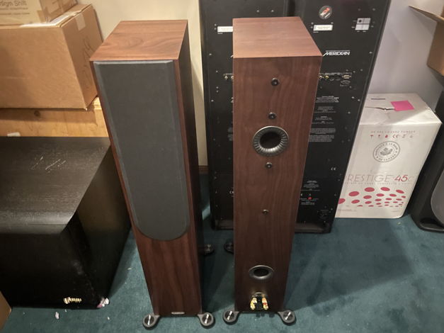 Monitor Audio Silver 300 7G in Natural Walnut excellent...