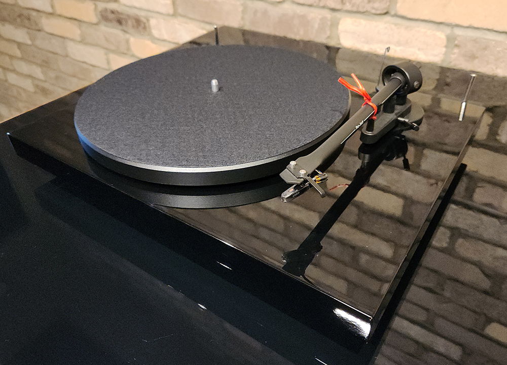 Pro-Ject Debut lll Phono SB in Gloss Black w/ Ortofon O... 2