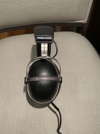 Pioneer SE-305 Headphones