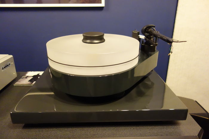 Pro-Ject RM10 Including speedbox and acrylic cover