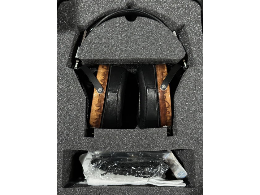 Audeze LCD-4 Collector's Edition (burr wood guitar finish)