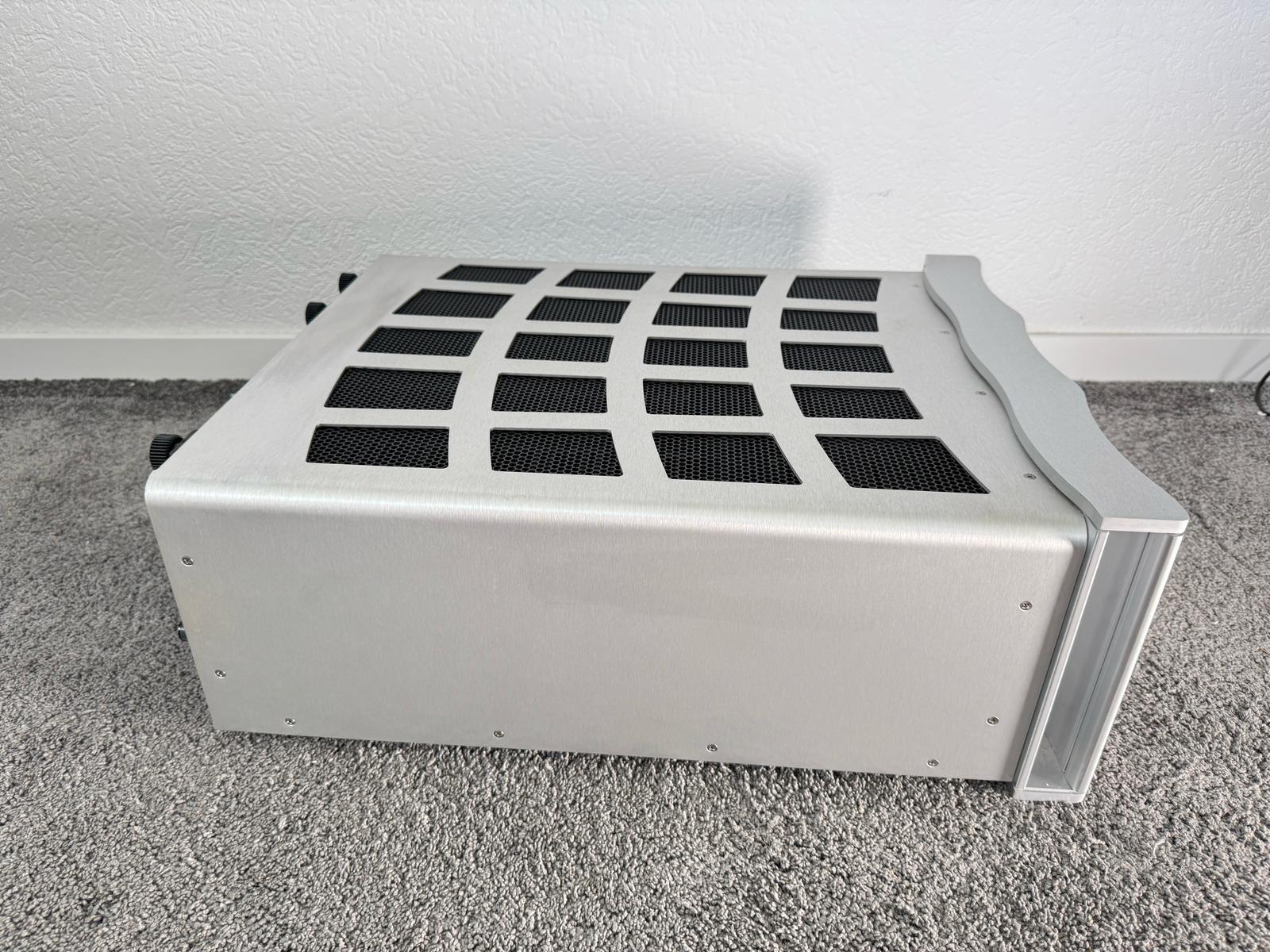 Theta Digital Dreadnaught II 5 channel power amplifier 5