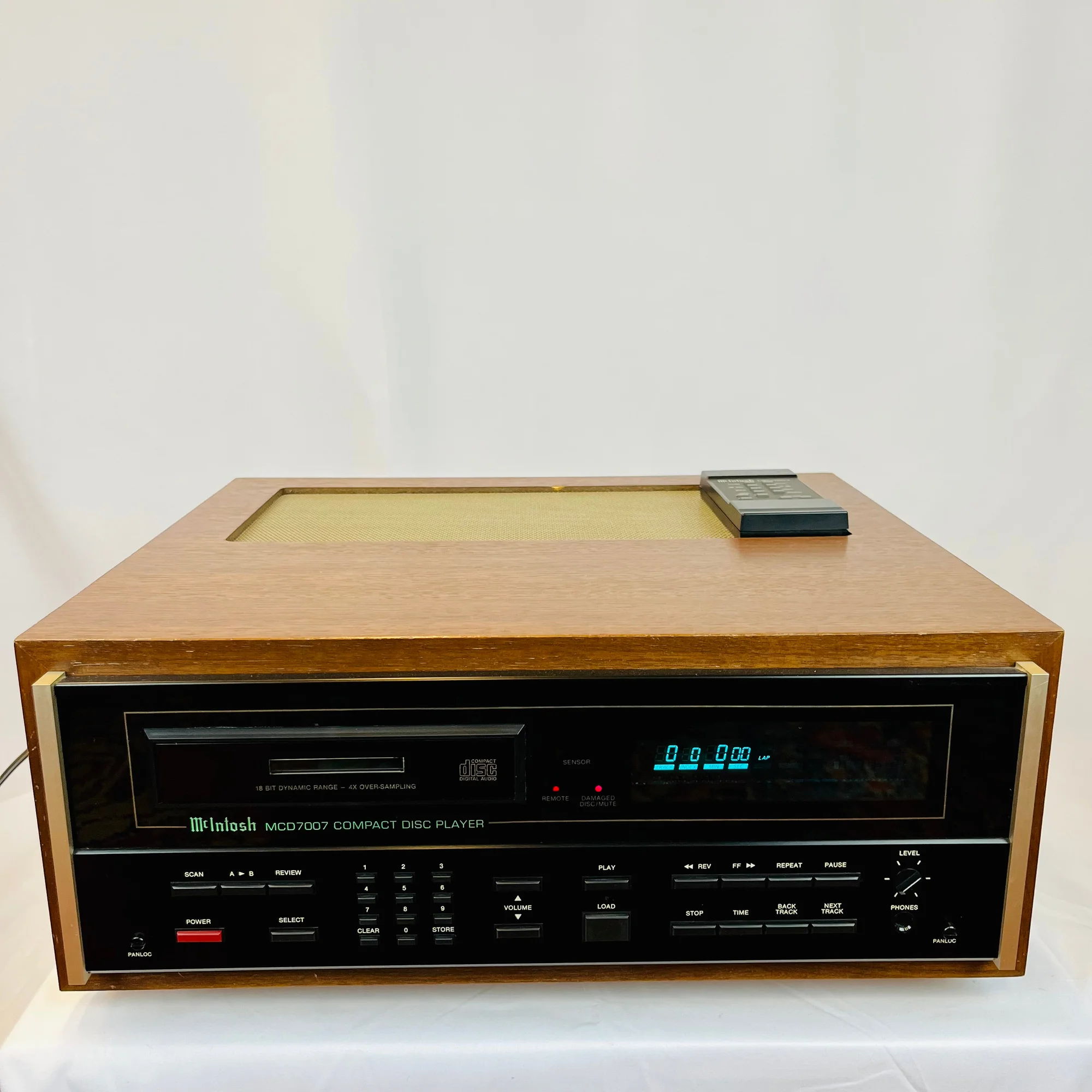 McINTOSH MCD12000 SACD/CD Player