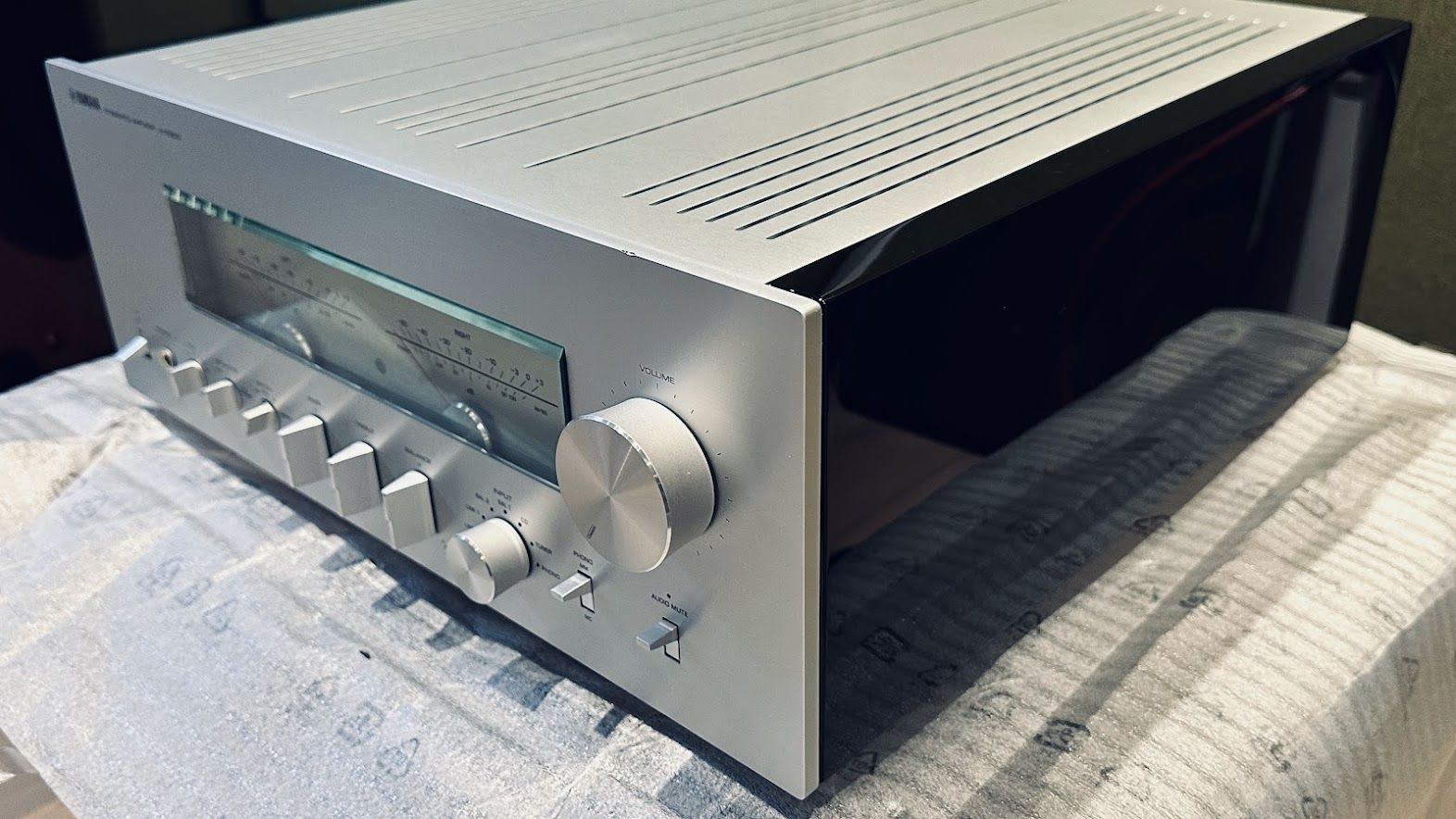 Yamaha A-S3200 Integrated Amplifier Small Dent on Top F... 3