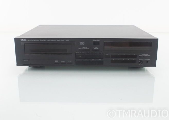 Yamaha CDX-700U CD Player; CDX700U; Remote (18765)