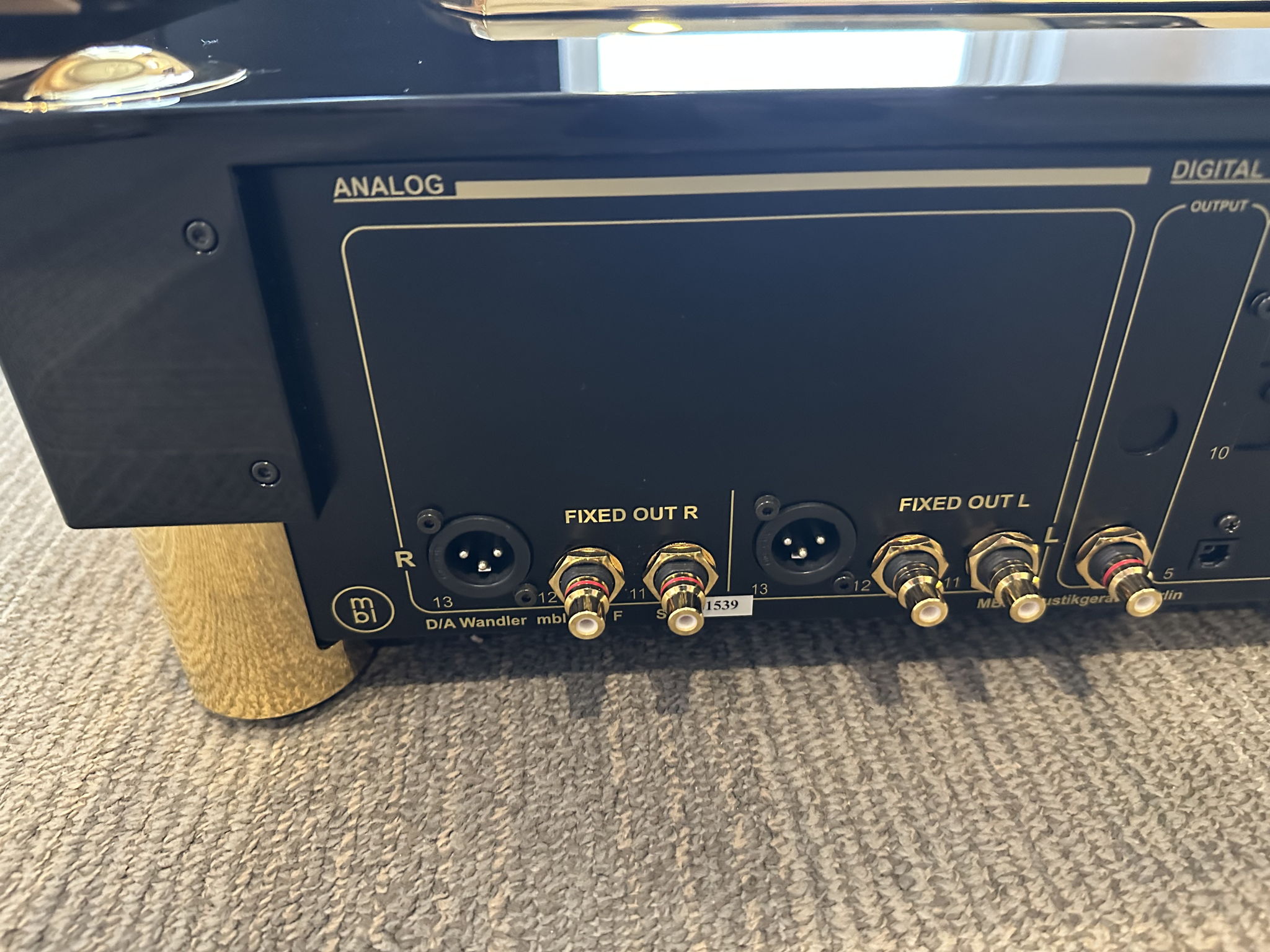 MBL 1611F Reference DAC (Black/Gold) 8