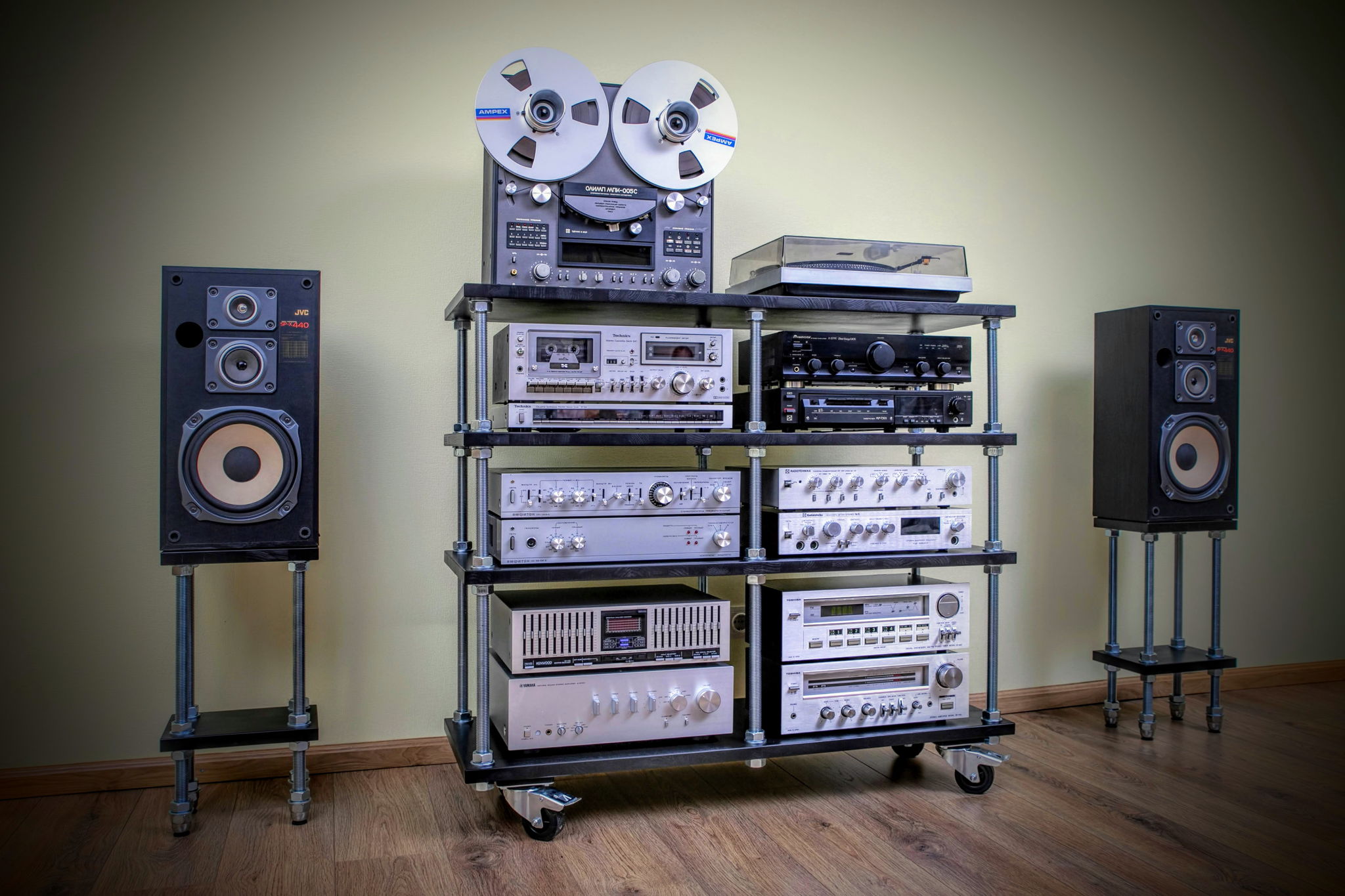 Double width adjustable audio rack on wheels