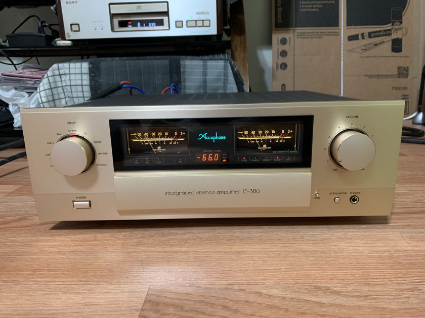 Accuphase  E-380 integrated stereo amplifier Japan AC 220V