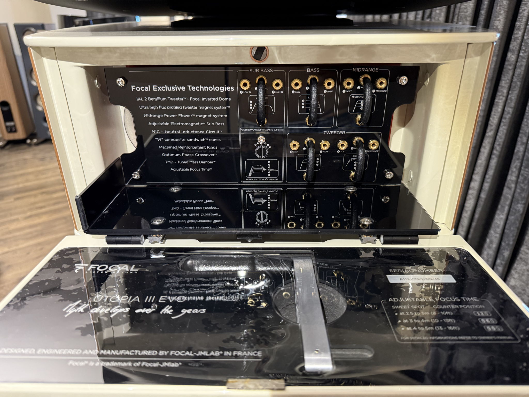 Focal - Grande Utopia EM EVO (Pair) - Natural Walnut Fi... 8