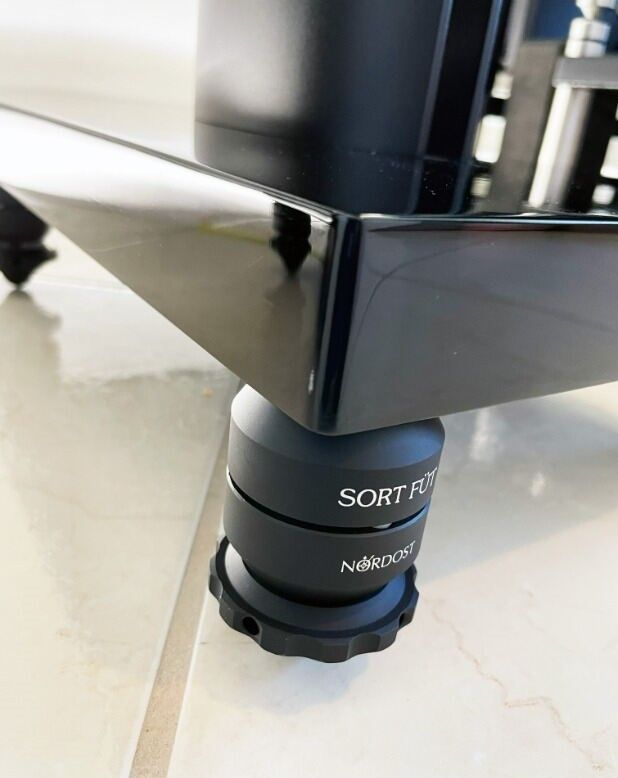 B&W 805D4 Gloss Black Speakers with Stands 12